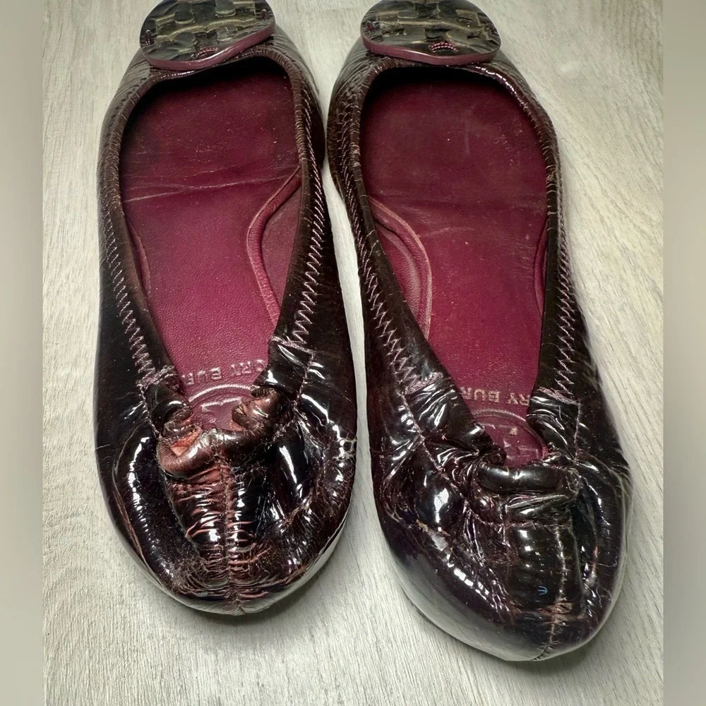 Tory Burch Dark Brown Patent Leather Ballet Flats Embossed Logo Size‎ 7